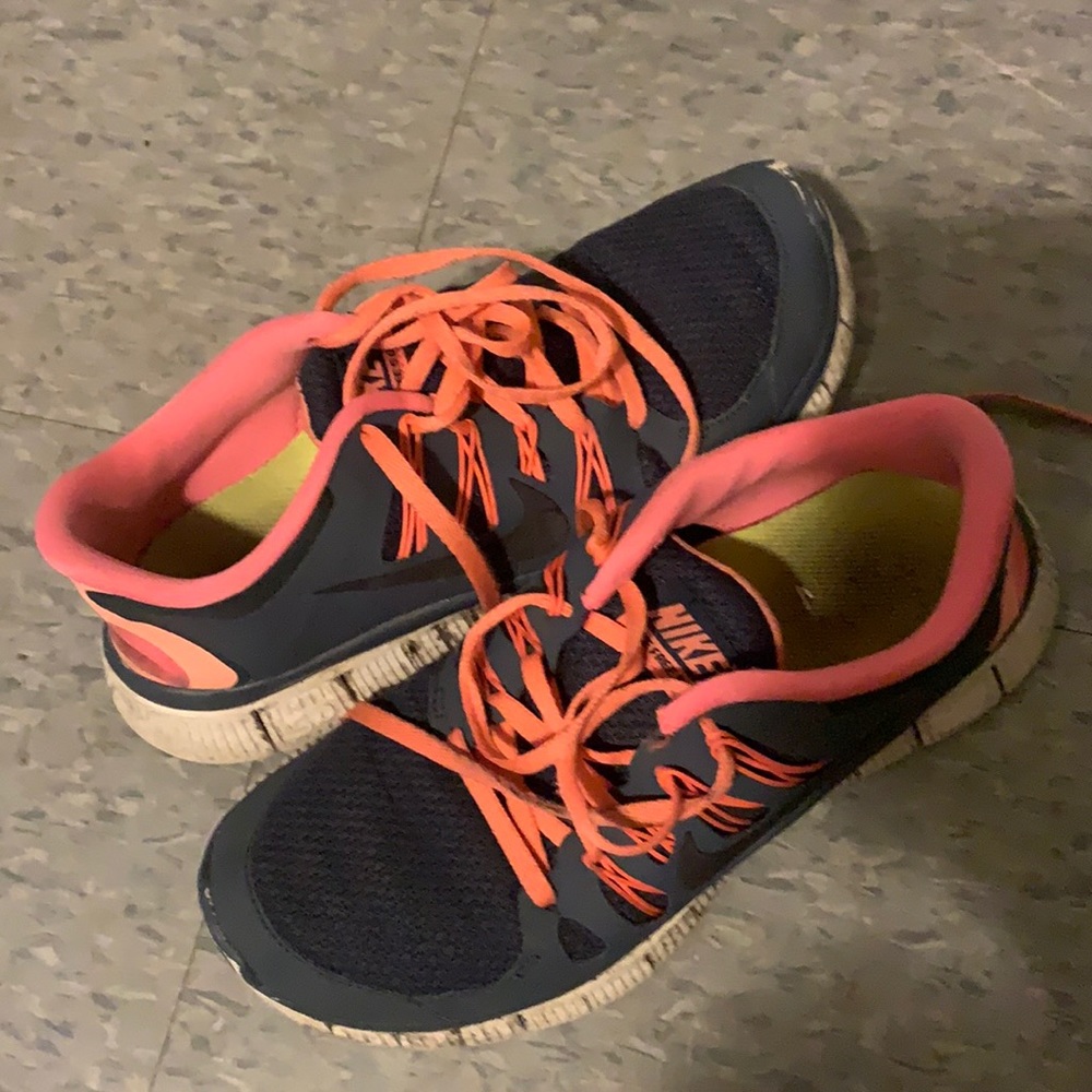 Nike tennis shoes
